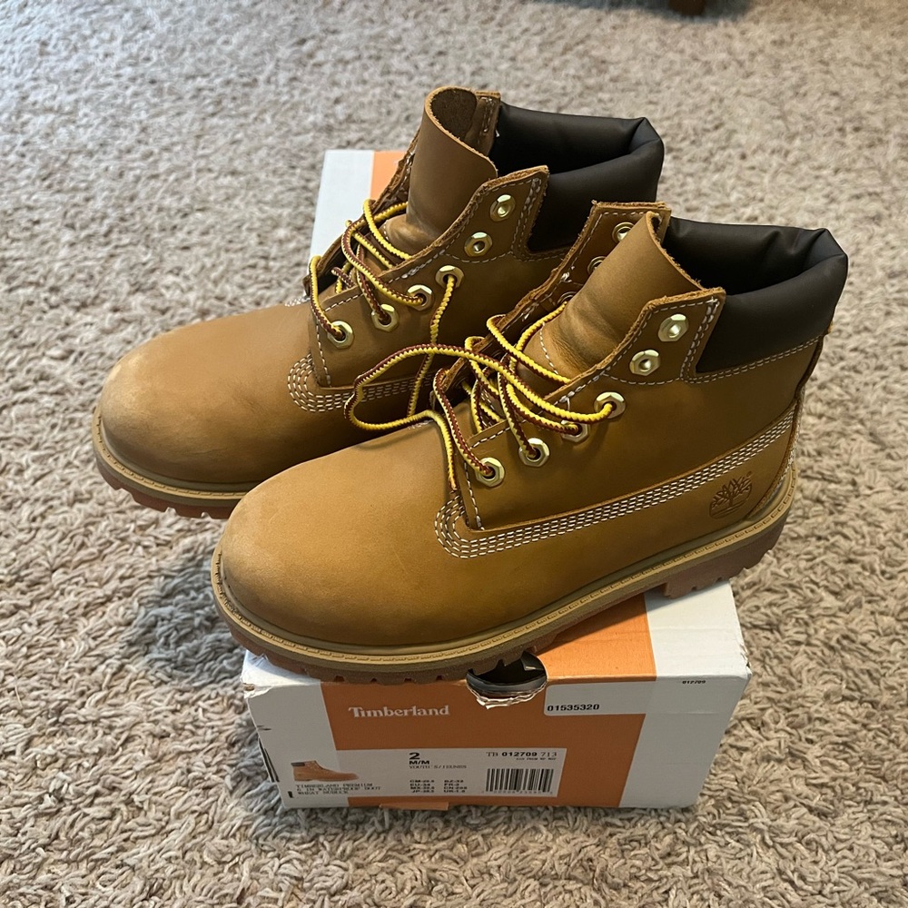 Timberland Kids tan Boots with Black Collar size 2